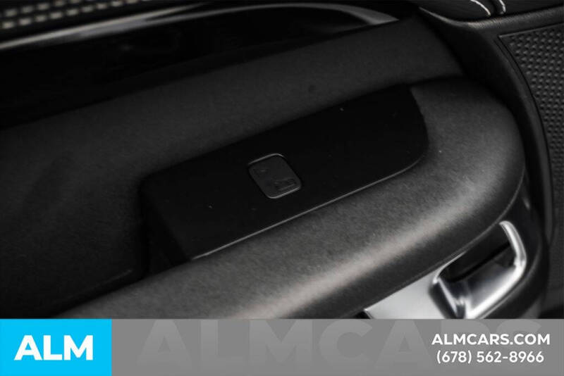 2022 Land Rover Discovery P300 S R-Dynamic