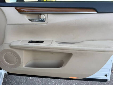 2013 Lexus ES 300h