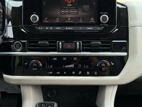 2022 Nissan Pathfinder SV