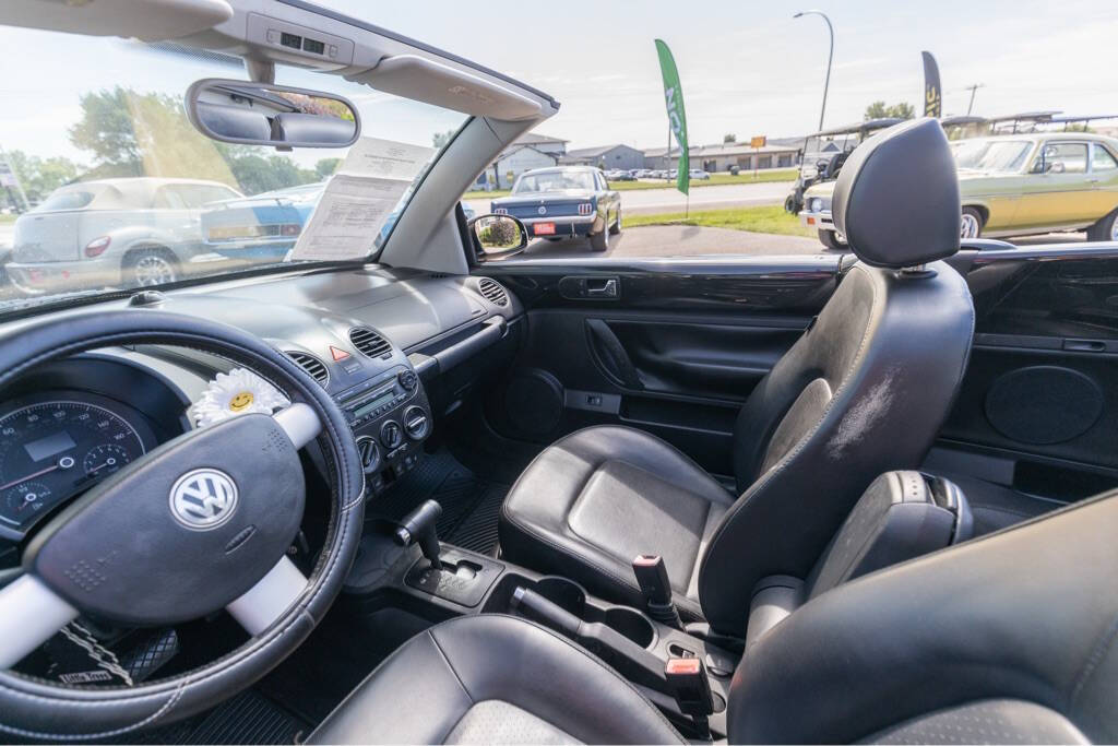 2008 Volkswagen New Beetle Convertible 76