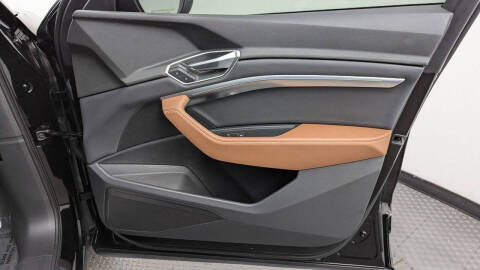 2022 Audi e-tron quattro Premium