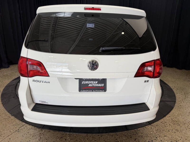 2012 Volkswagen Routan SE