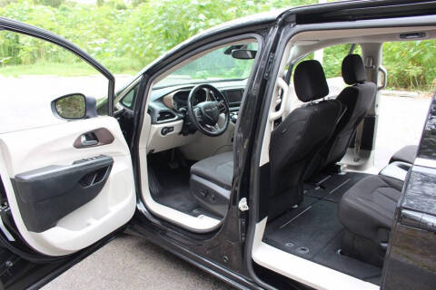 2023 Chrysler Voyager LX