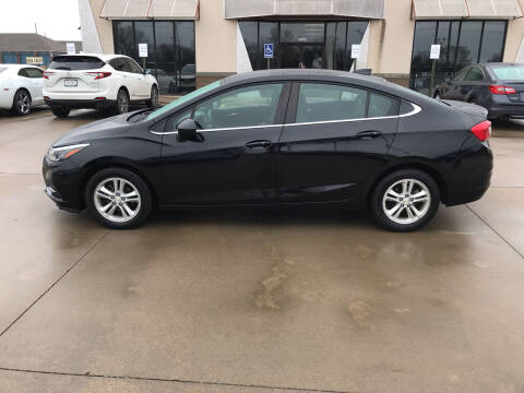 2018 Chevrolet Cruze for sale at Integrity Auto Group in Wichita KS