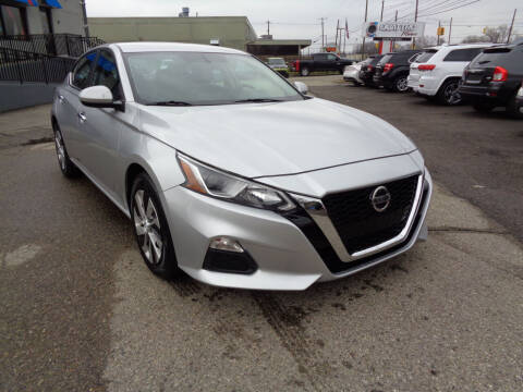 2020 Nissan Altima for sale at Quattro Motors in Redford MI