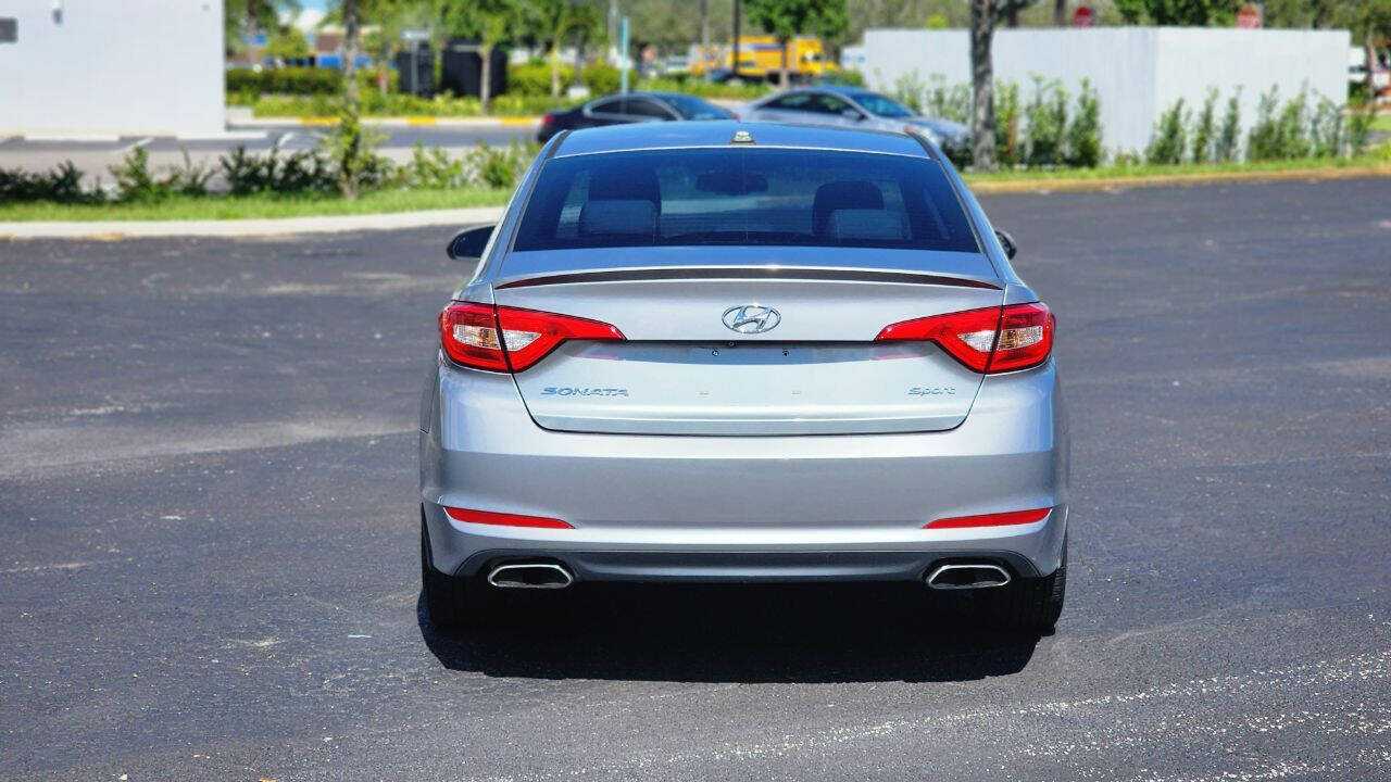 2015 HYUNDAI Sonata Sedan - $9,990