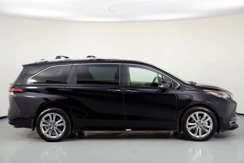 2024 Toyota Sienna Platinum 7-Passenger