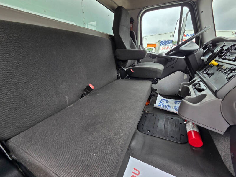 2016 Freightliner M2 106