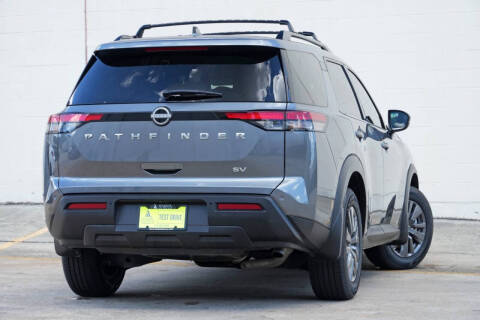 2023 Nissan Pathfinder SV