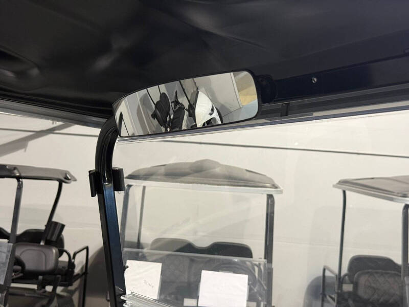 2025 E-Z-GO Express L6