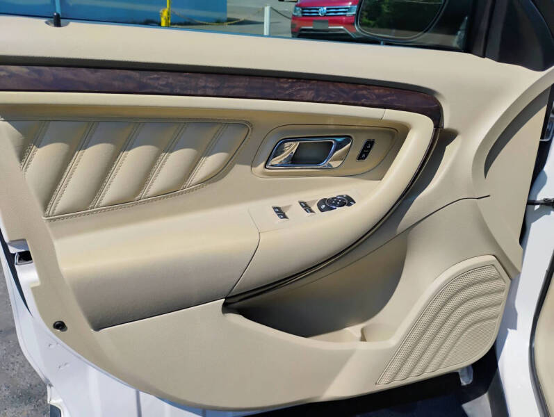 2017 Ford Taurus Limited