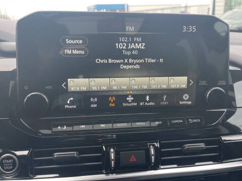 2023 Nissan Pathfinder SL