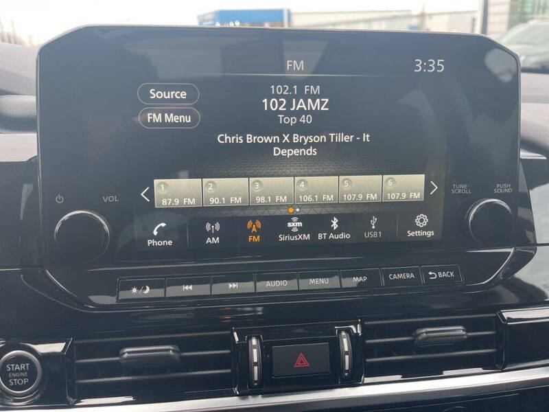 2023 Nissan Pathfinder SL