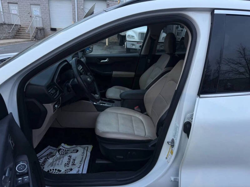 2020 Ford Escape Hybrid Titanium