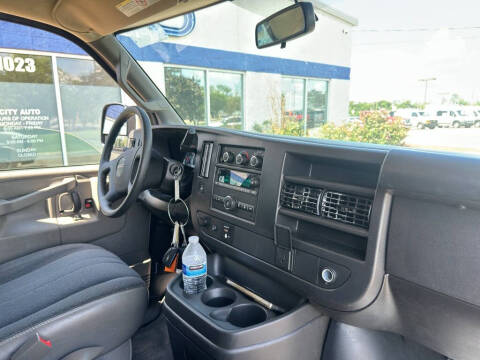 2025 GMC Savana 2500