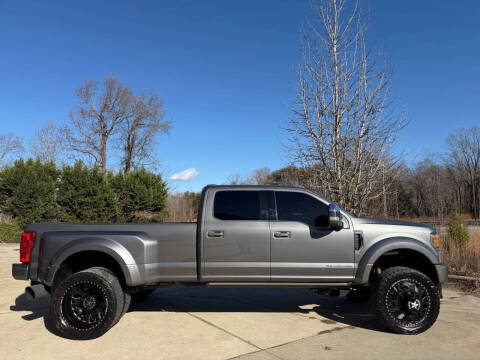 2022 Ford F-450 Super Duty Platinum