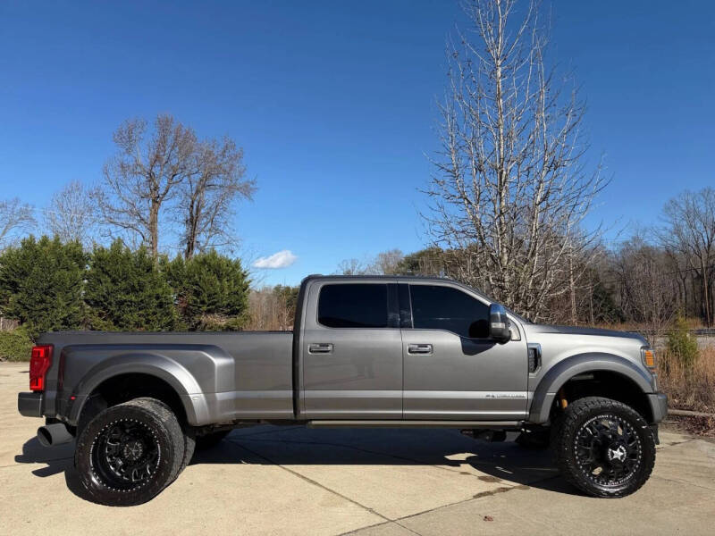 2022 Ford F-450 Super Duty Platinum