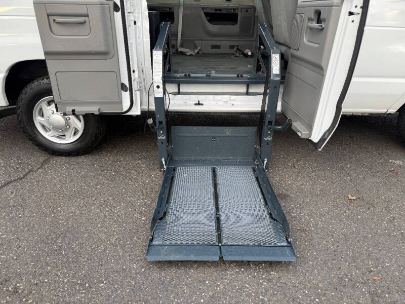 2011 Ford E-Series E-350 SD XLT