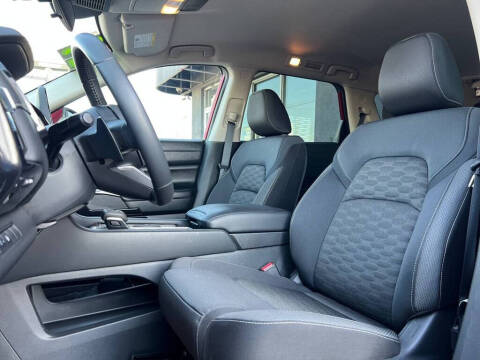 2024 Nissan Pathfinder SV