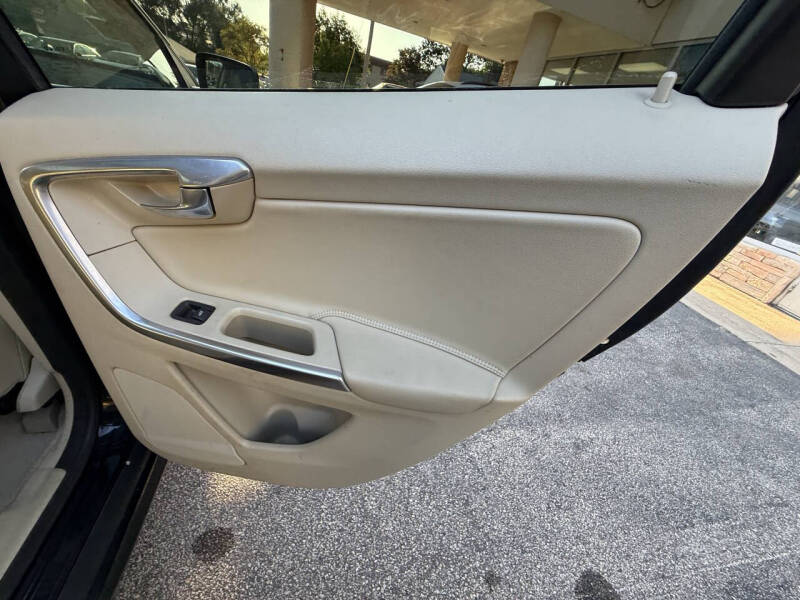 2015 Volvo XC60 T5 Platinum