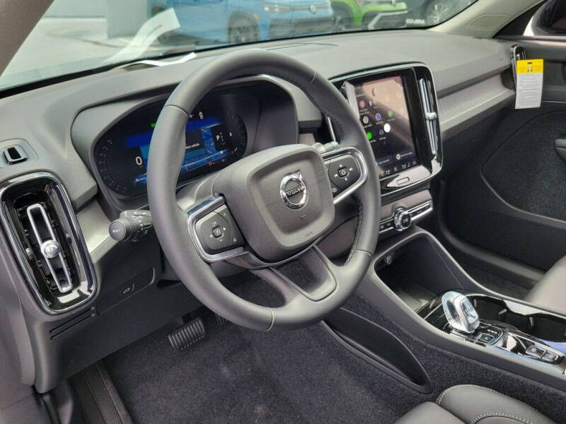 2026 Volvo XC40 B5 Plus