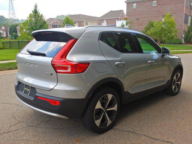 2025 Volvo XC40 B5 Plus Bright Theme
