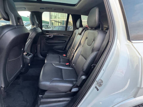 2017 Volvo XC90 T6 Momentum