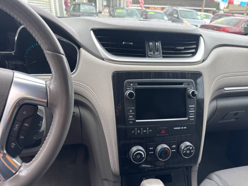 2017 Chevrolet Traverse LT