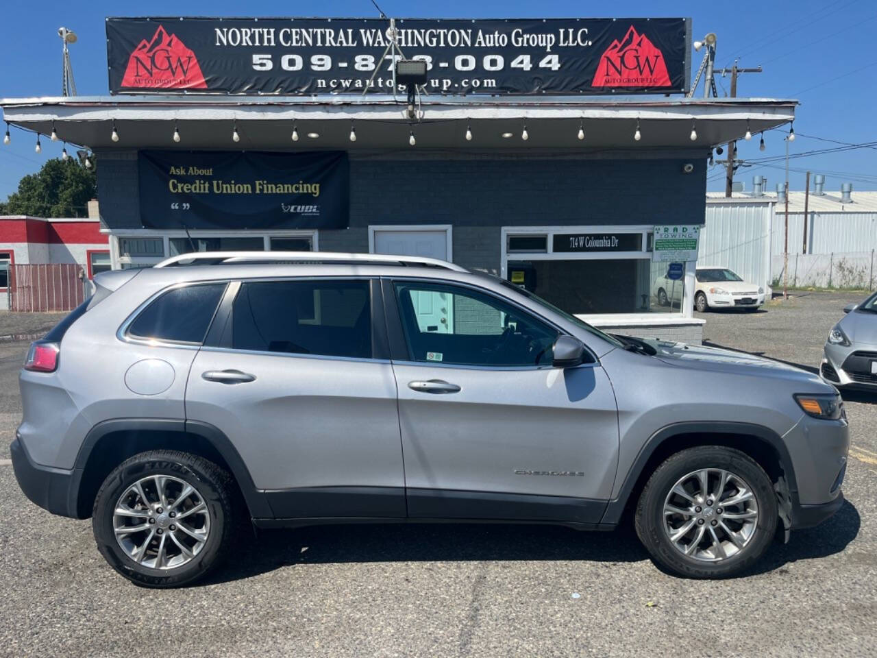 2021 Jeep Cherokee for sale at NCW AUTO GROUP in Kennewick, WA