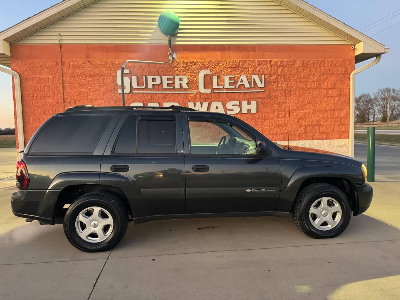 2003 Chevrolet TrailBlazer for sale at Illinois Auto Wholesalers in Tolono, IL