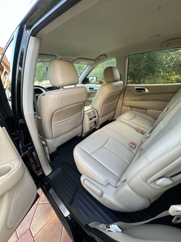 2017 Nissan Pathfinder SL