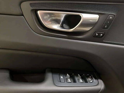2025 Volvo XC60 B5 Core Dark Theme