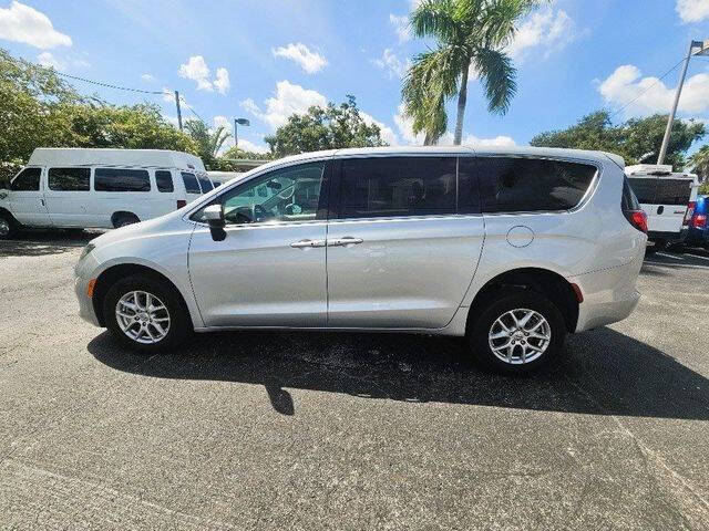 2022 Chrysler Voyager LX