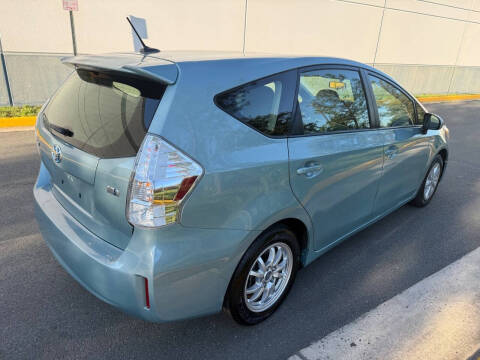 2014 Toyota Prius v Three