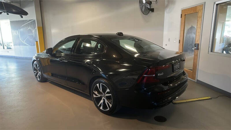 2024 Volvo S60 B5 Core Dark Theme