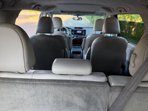 2013 Toyota Sienna XLE 8-Passenger