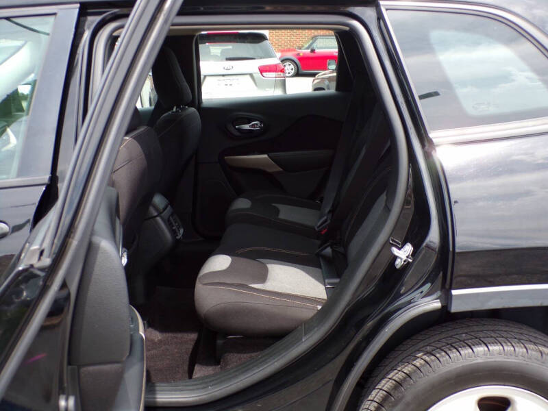 2017 Jeep Cherokee Sport