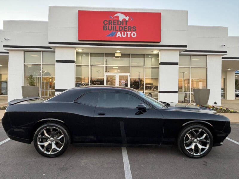 2016 Dodge Challenger SXT's photo