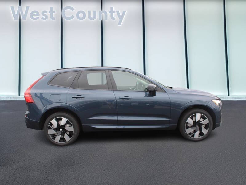 2025 Volvo XC60 T8 Plus Dark Theme