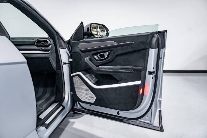 2024 Lamborghini Urus Performante