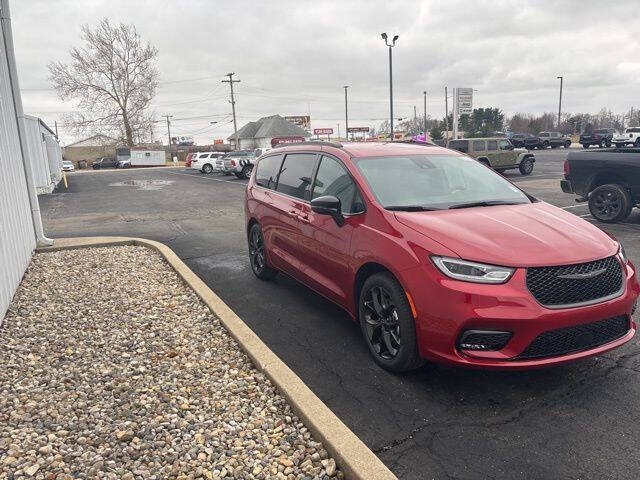 2026 Chrysler Pacifica Select