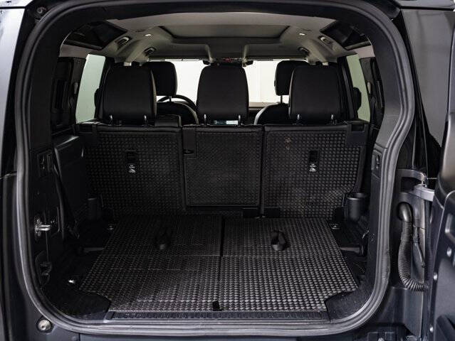 2020 Land Rover Defender 110 SE