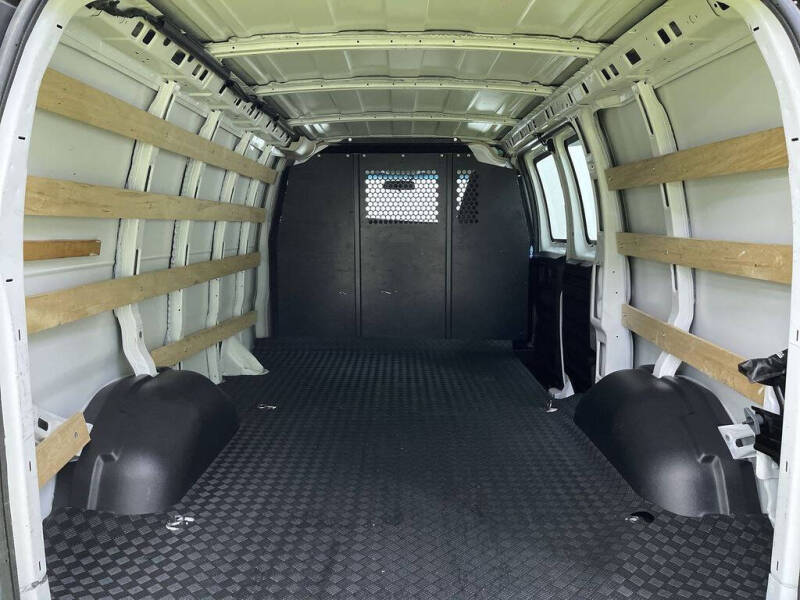 2022 Chevrolet Express 2500