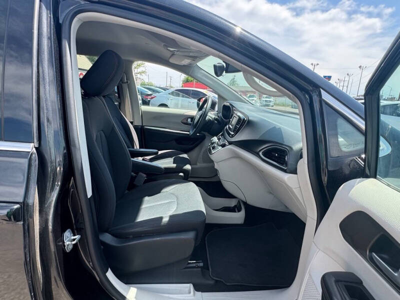 2017 Chrysler Pacifica LX