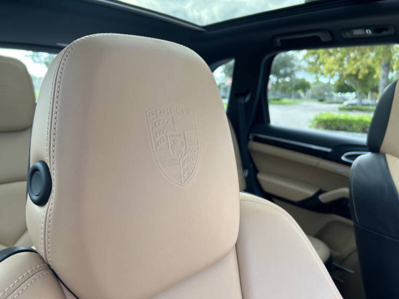 2017 Porsche Cayenne Platinum Edition