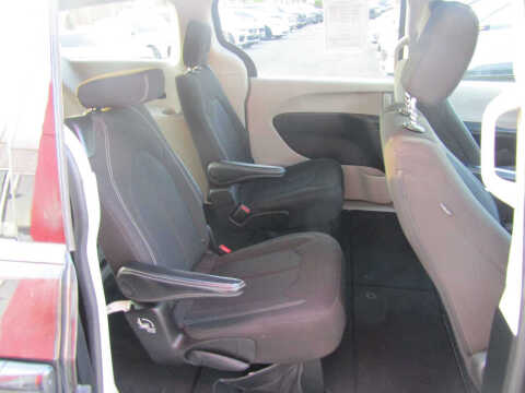 2022 Chrysler Voyager LX