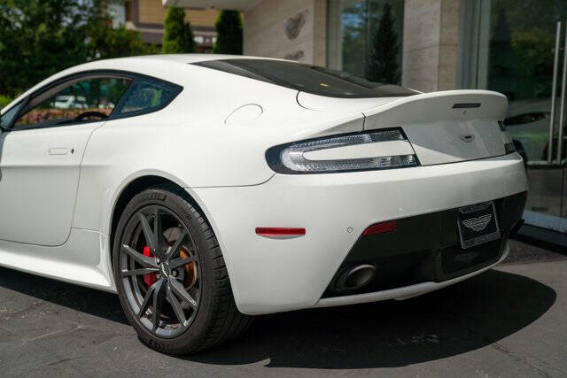 2015 Aston Martin V8 Vantage 40