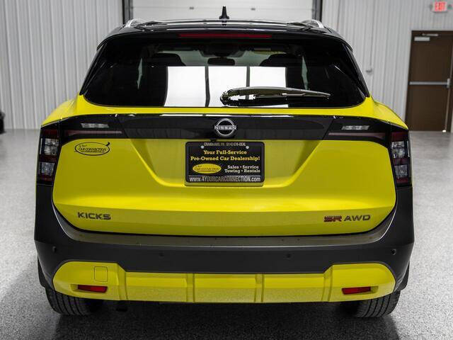 2025 Nissan Kicks SR