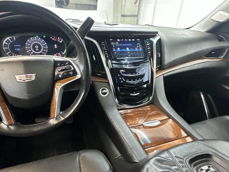 2017 Cadillac Escalade Luxury