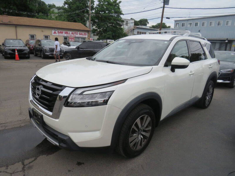2023 Nissan Pathfinder SL